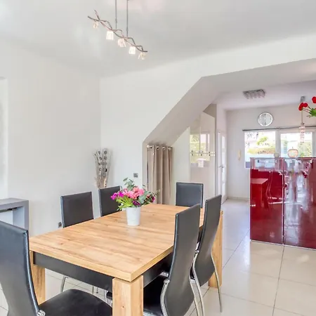 Holiday home 6 Bedroom Lovely In *