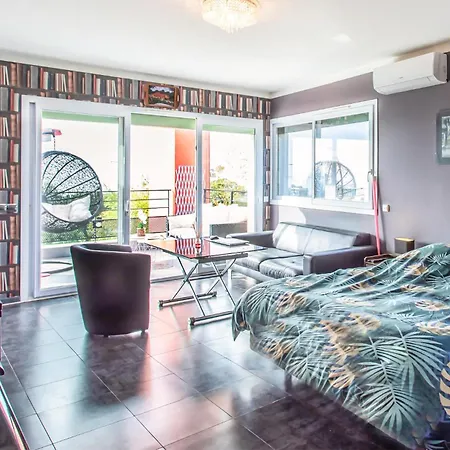 6 Bedroom Lovely In Saint-Laurent-du-Var