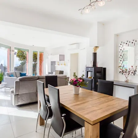 6 Bedroom Lovely In Holiday home *