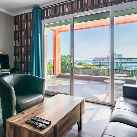 6 Bedroom Lovely In