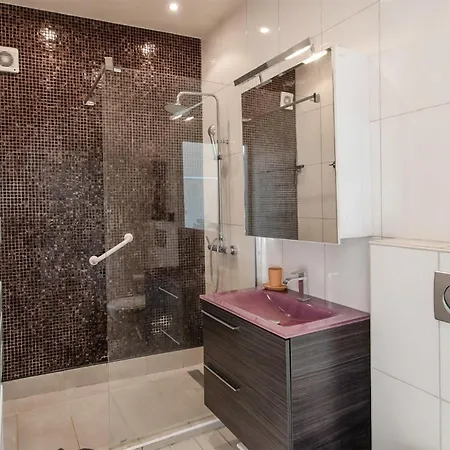 6 Bedroom Lovely In * Saint-Laurent-du-Var