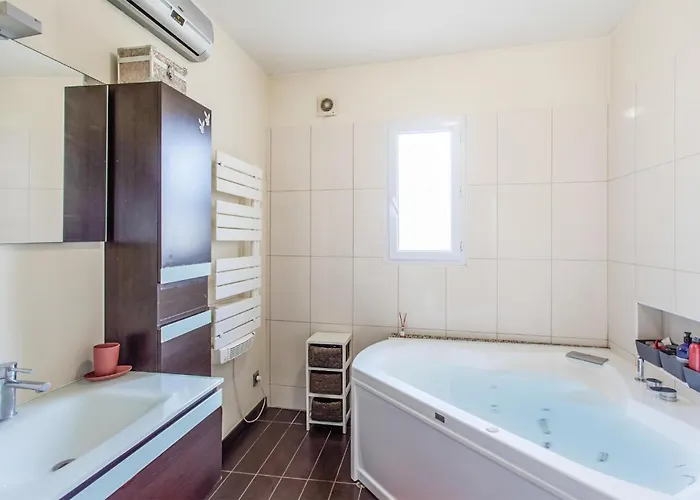 In 別荘 サン・ローラン・デュ・ヴァール